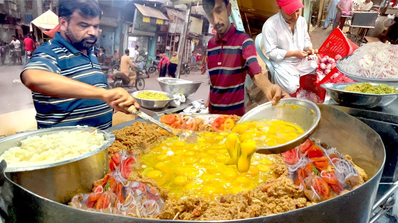 FASTEST INDIAN STYLE EGG BHURJI | FAMOUS STREET STYLE EGG GHOTALA | INDIAN STREET FOOD IN PAKISTAN