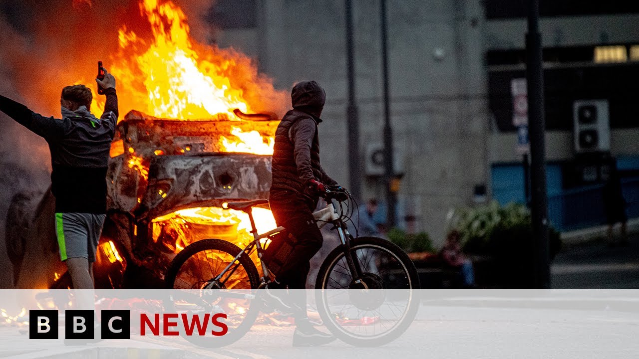 Rioters in England and Wales could be charged with terrorism offences, prosecutor says | BBC News cover